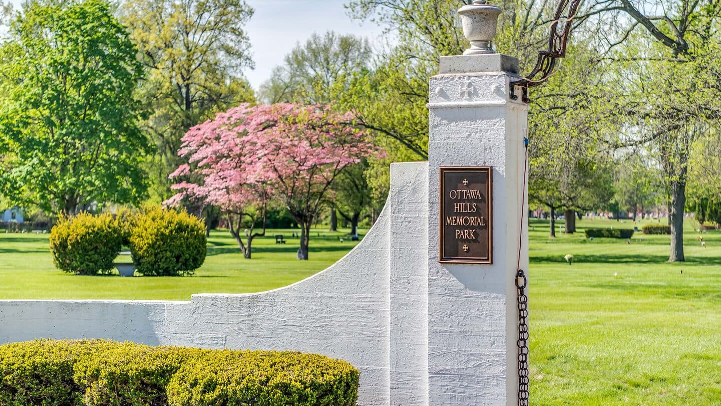 Single plot at Ottawa Hills Memorial Park