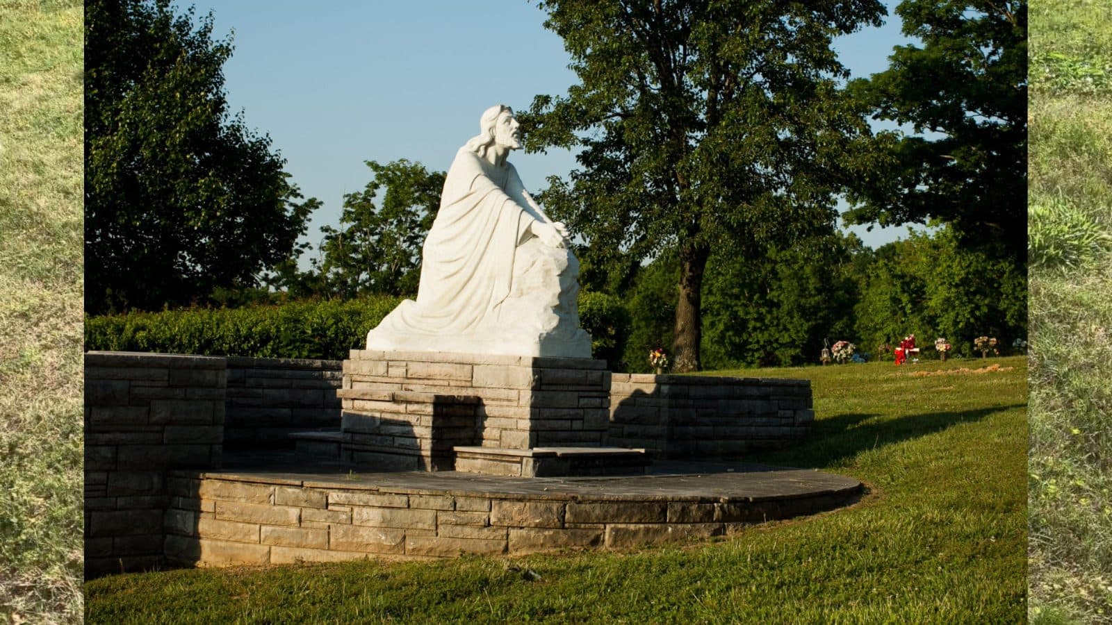 Double / companion plot at Hamilton Memorial Gardens